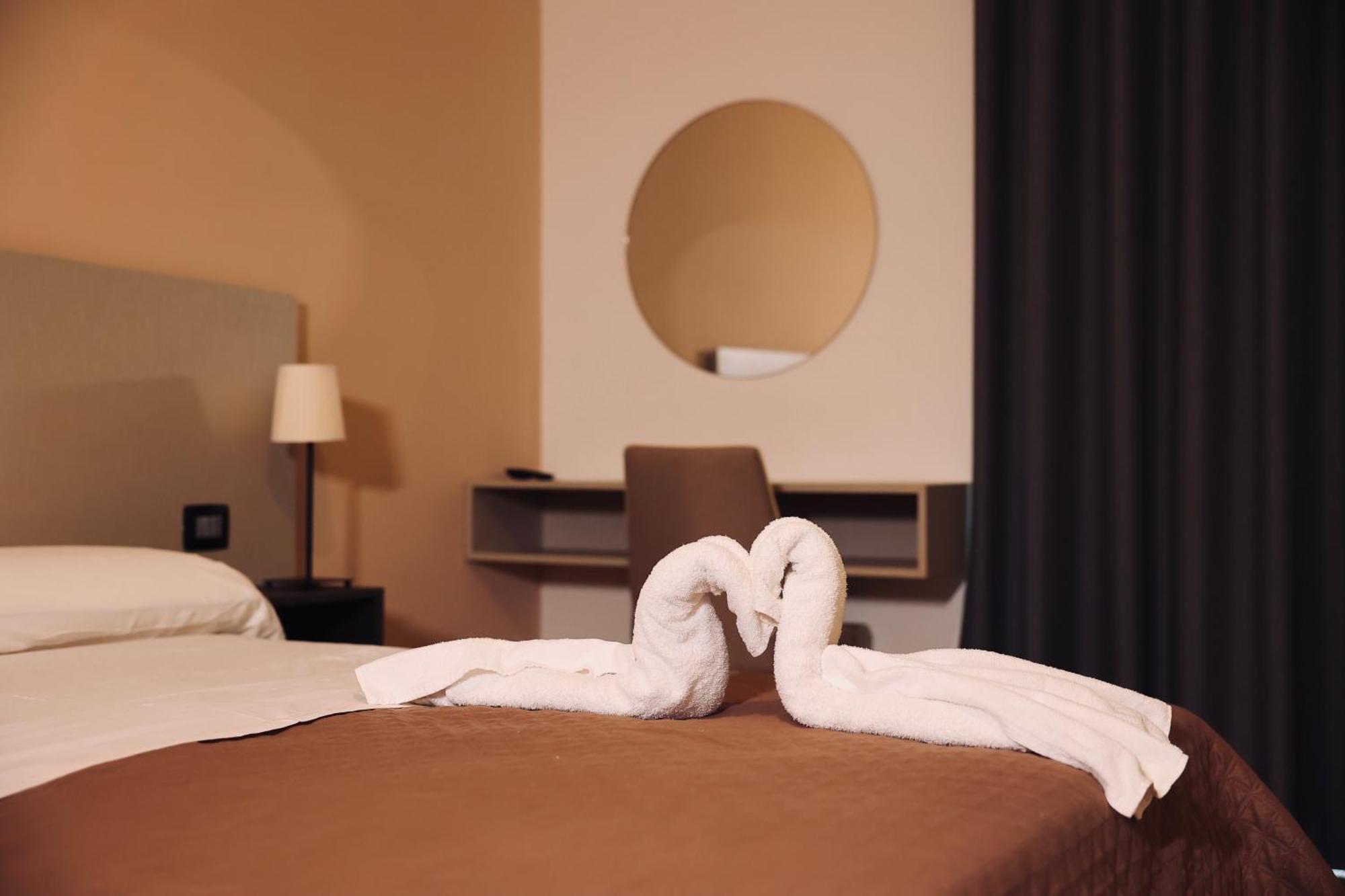 Hotel Plaza Aversa Esterno foto